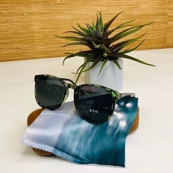KOMONO Urkel Palms Sunglasses (NEW) green main image 11